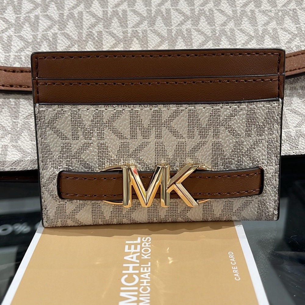 MICHAEL KORS
Reed Large Card Holder Case Wallet 
Vanilla MK Signature 
NWT
